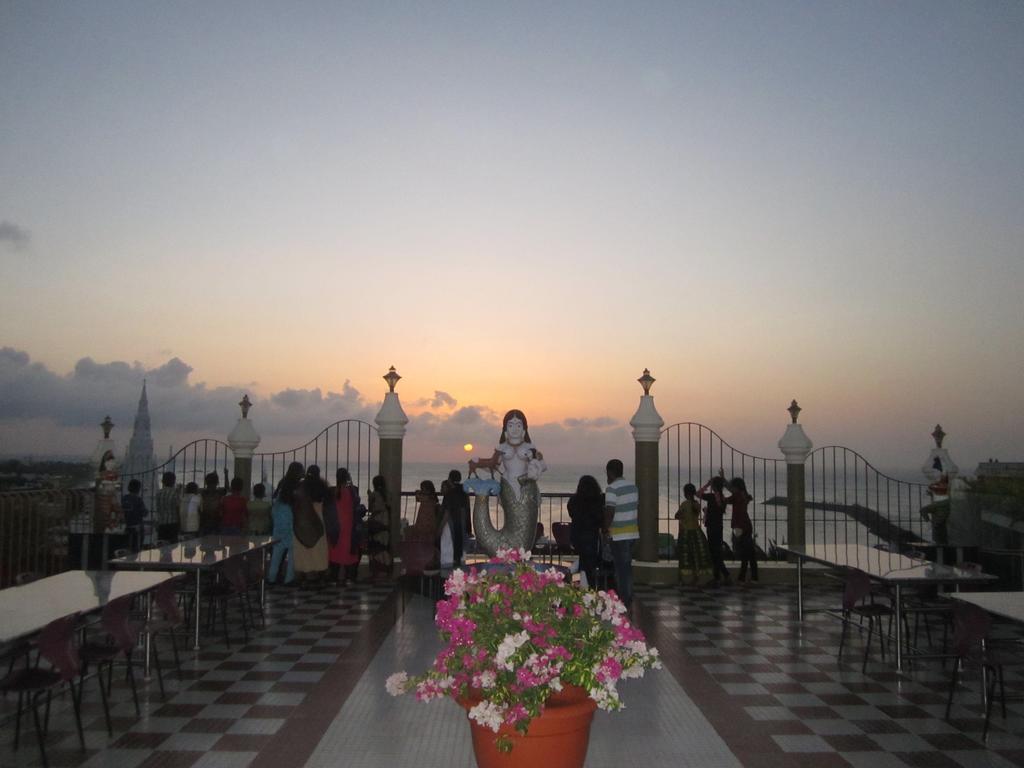 Hotel Chithra Kanyakumari Exteriör bild