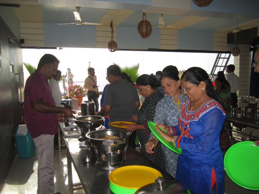 Hotel Chithra Kanyakumari Exteriör bild